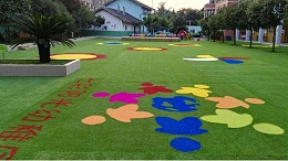 多利隆|幼儿园人造草坪选择侧重点